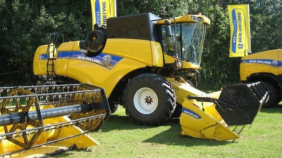 New Holland op ATH - FR 700  hakselaar, Roll Baler, Big Baler en PLM