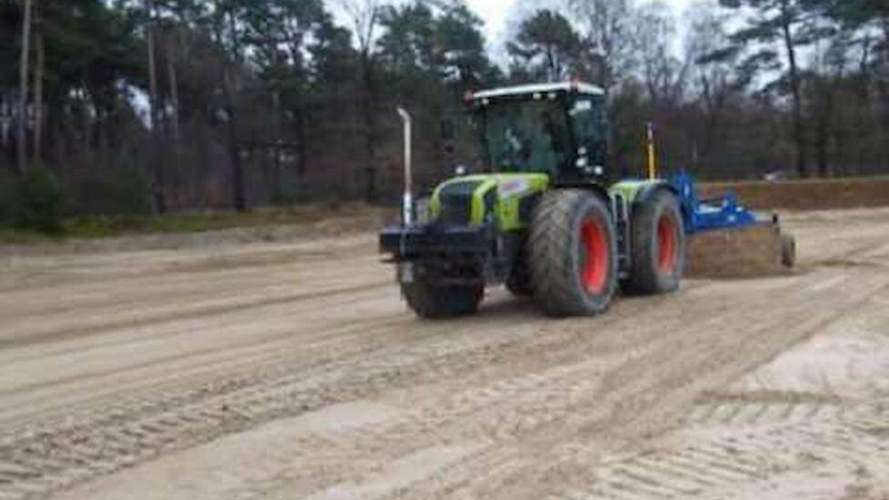 Claas Xerion 3300  AP kilver/grader Trekkerweb.nl