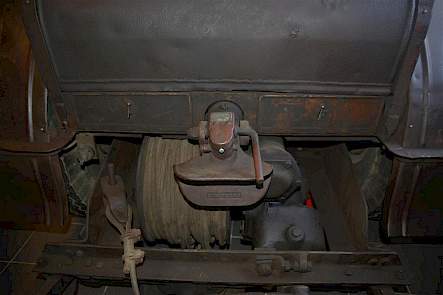 De lier achterop deze Lanz-Bulldog D2538 uit 1940 werd veel gebruikt in de bosbouw om bomen uit bossen te slepen. De lier werd door de motor aangedreven.