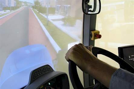 De mogelijkheden zijn eindeloos. Op termijn kan bijvoorbeeld rijden op GPS, zaaien of poten worden geleerd in een simulator, eenvoudigweg door de software uit te breiden of aan te passen.