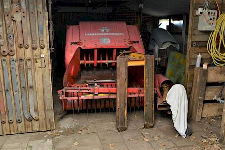 Vercoulen heeft ook nog verschillende werktuigen van Massey-Ferguson waaronder deze lagedruk hooipers.