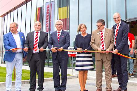 Christian Vanderstichelen (voormalig importeur), Vincent Ramard (directeur GRIMME France), Franz en Christine Grimme, Stefan R&uuml;dig (directeur GRIMME Belgi&euml;) en de directeur van de GRIMME Landmaschinenfabrik Sebastian Talg.