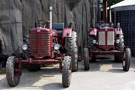 . De twee oer-Russen uit de collectie van Groenewoud, links de 600, rechts de 600 Super.