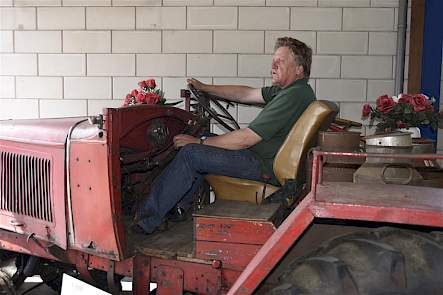 Een van de achttien autotrekkers die vader Steven Rietman ooit bouwde. Deze is van 1946.