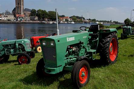 De Kramer 450 Export heeft een viercilinder watergekoelde Standardmotor. Dezelfde motor lag ook in de Massey Ferguson 35. De trekker was ook leverbaar met een driecilinder luchtgekoelde Deutzmotor, dezelfde als in de Deutz D40.