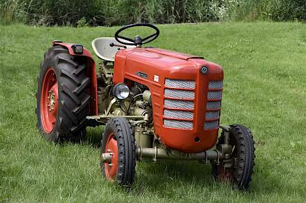 De Zetor 2011 smalspoor is tamelijk zeldzaam.