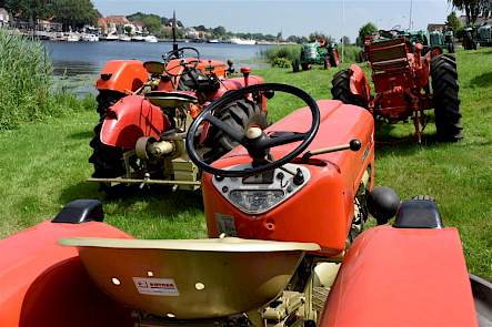 De Zetor 2011 smalspoor had een voor zijn tijd best modern vormgegeven dashboard.
