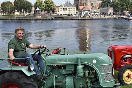 De K15 en de KL11 (rechts) waren de eerste twee trekkers die vader Rietman verkocht toen hij in 1956 dealer van Kramer werd.