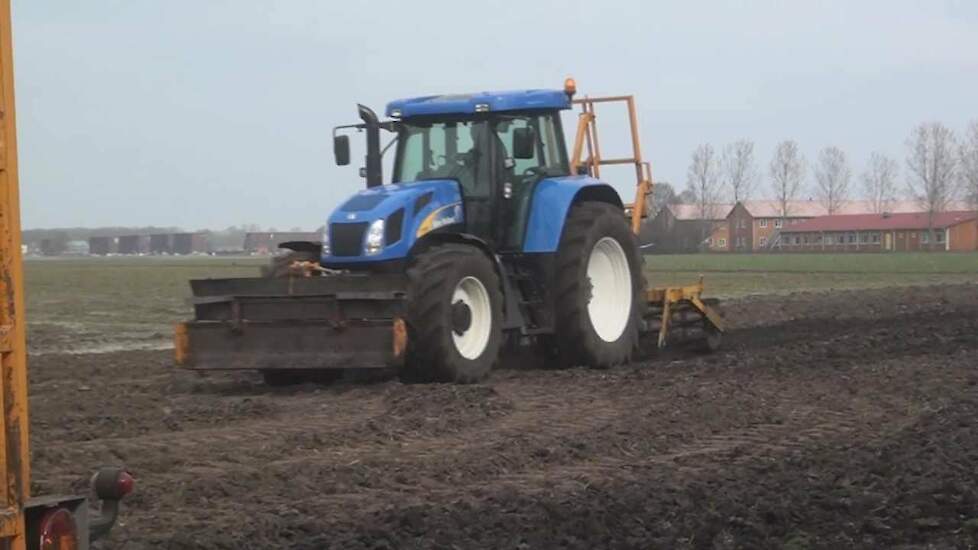 Wendakker cultiveren New Holland T7510 Trekkerweb