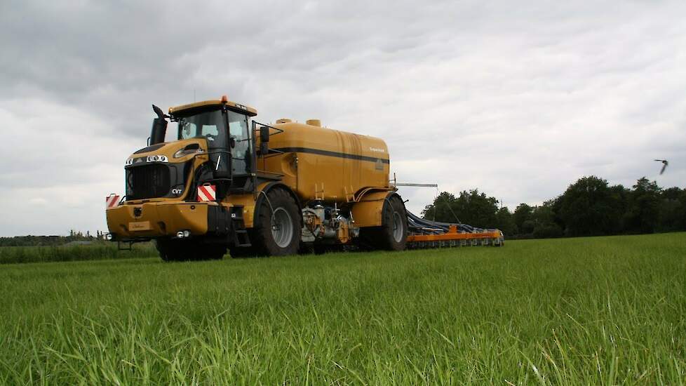 Challenger TG 845 aan het werk - Trekkerweb.nl