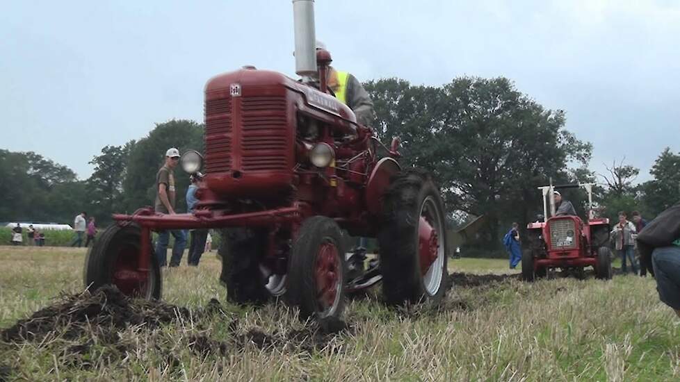 Ploegen met oldtimers - Trekkerweb