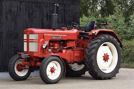 De Universal 600 uit 1963 van de Roemeense tractorenfabriek UTB was technische en uiterlijk grotendeels identiek aan de Belarus 600. Latere UTB's waren in licensie gebouwde Fiats.
