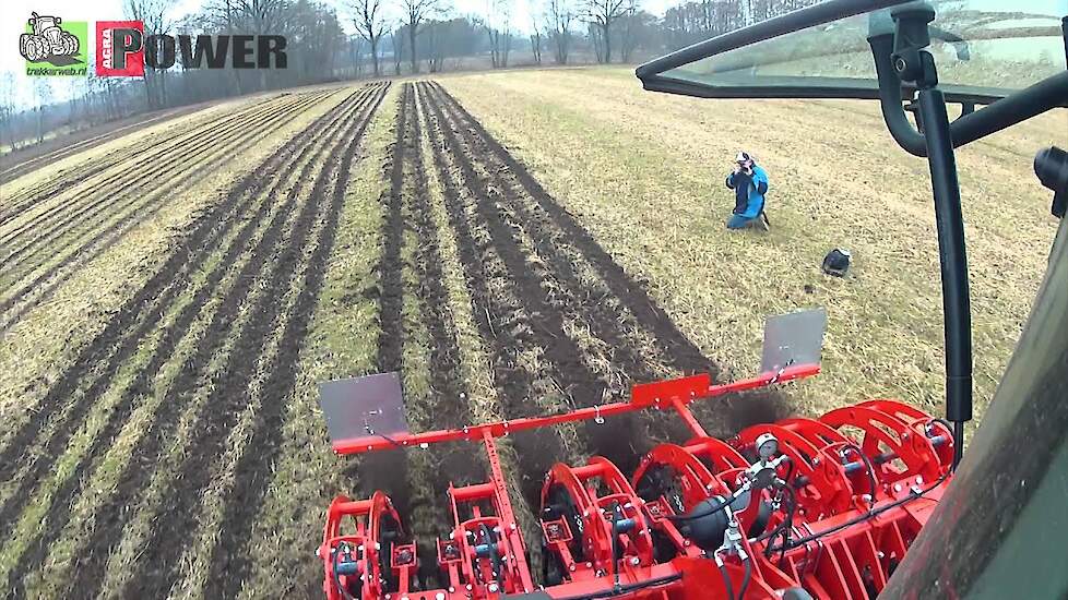 Fendt 415 met Kuhn Striger