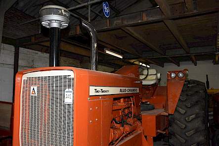 Ook deze Allis Chalmers Two-Twenty is eigenlijk ook nog een youngtimer. De grote Allis werd gebouwd van 1967 tot 1971.