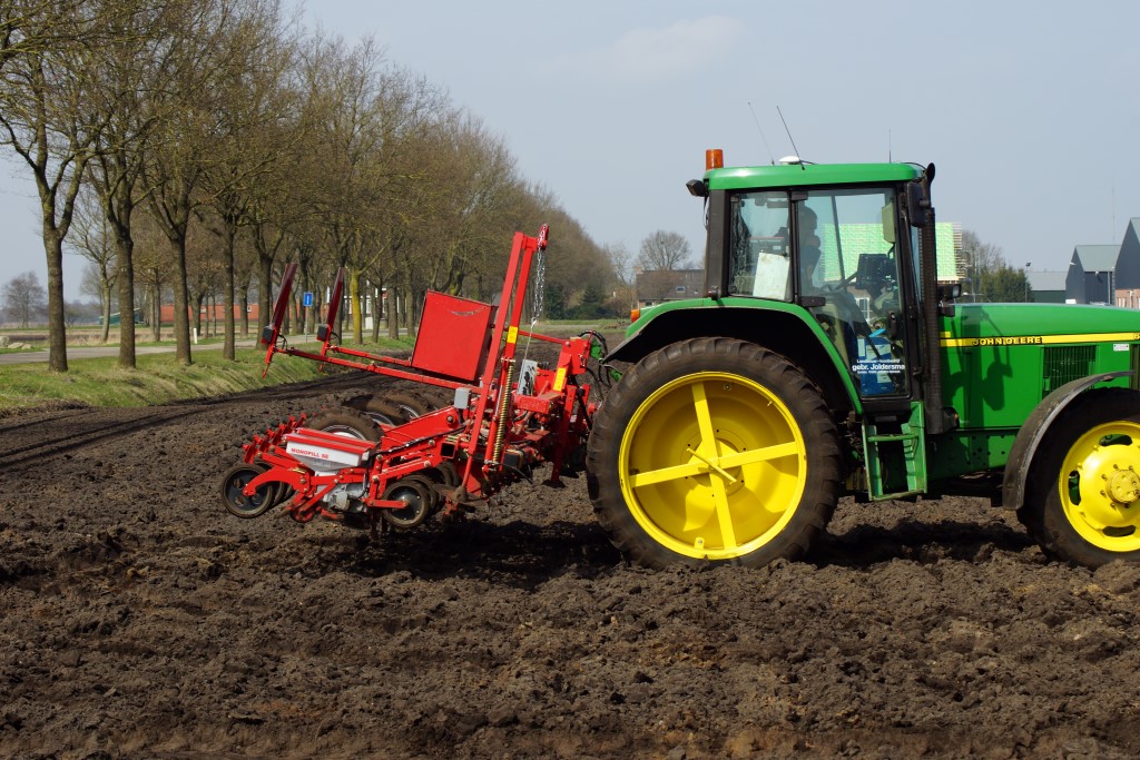 Kverneland › Landbouw Loonbedrijf Gebr Joldersma Suikerbietenzaaien ...