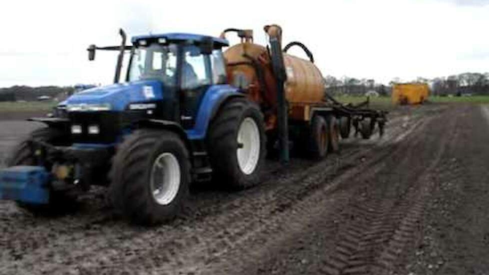 New Holland 8970A met Veenhuis Trekkerweb