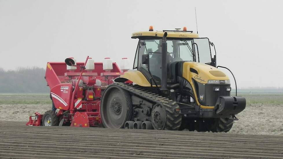 Challenger MT765 met Grimme frees en pootcombinatie Trekkerweb