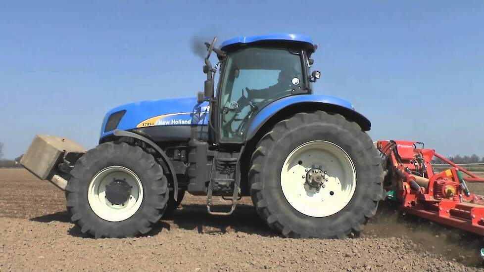 Zaaibedbereiding met New Holland T7050 Trekkerweb