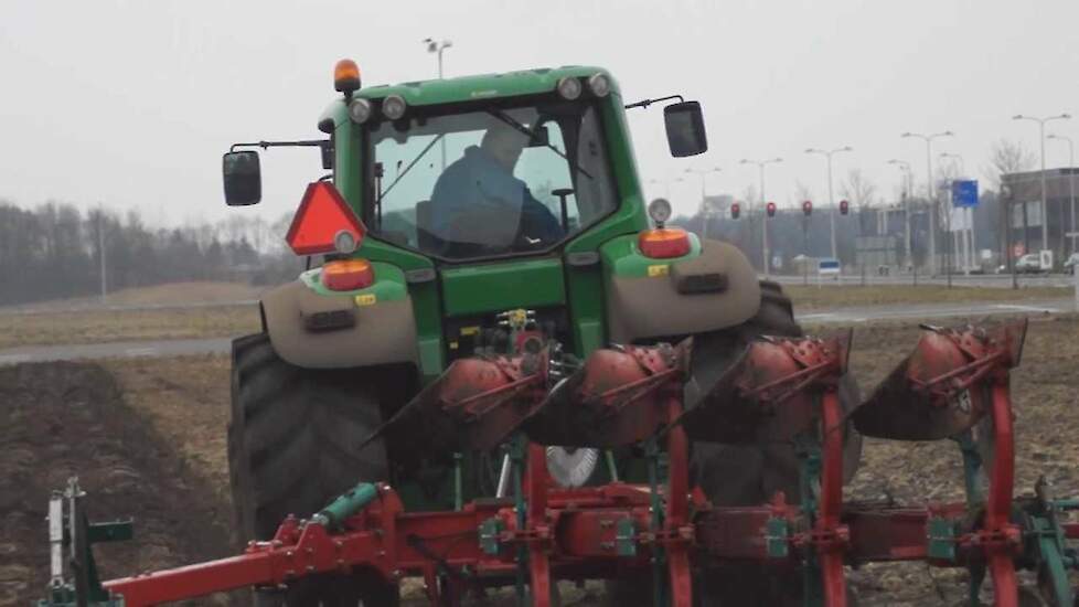 John Deere 7430 met 4 schaar Kverneland - Trekkerweb