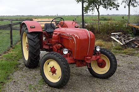 De Porsche Master in volle glorie in het Hollandsche polderlandschap op de grens van de provincies Utrecht en Zuid-Holland.