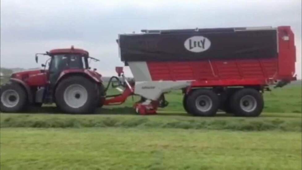 Lely Tigo 65 XR  dubbeldoel opraapwagen in actie Trekkerweb