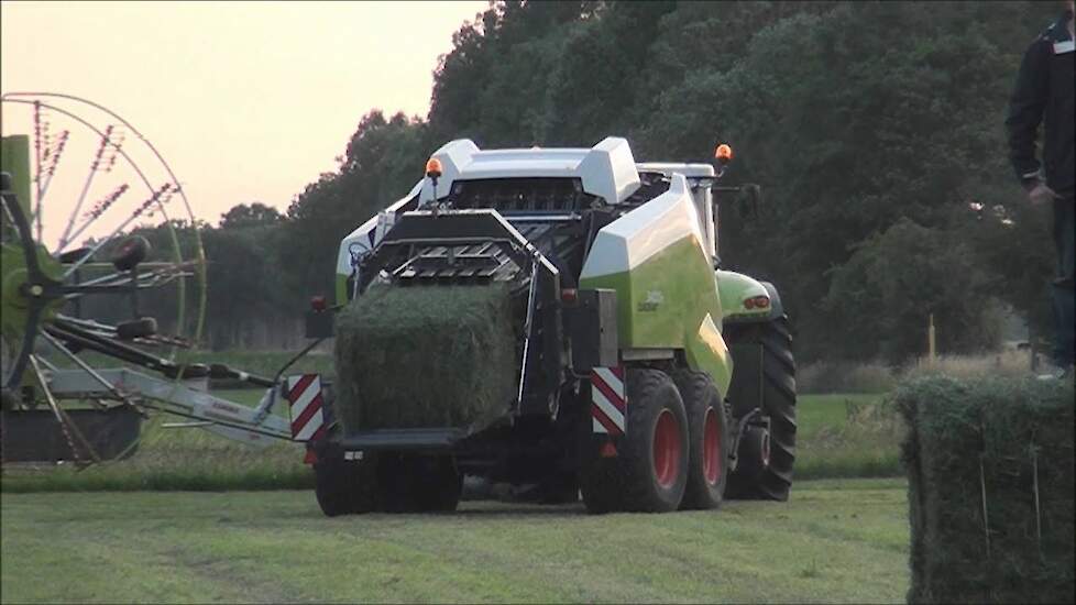 Claas Axion 850 Claas Quadrant 3400 RC Trekkerweb