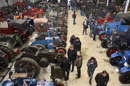 Twee gloeikoppers van wat onbekendere Italiaanse snit, links eeen Bubba, daarnaast een Orsi en daar weer naast zien we nog net de McDonald Imperial.