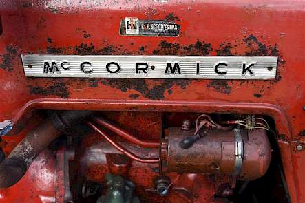 De McCormick komt uit Friesland wat aan het dealerplaatje nog te zien is.