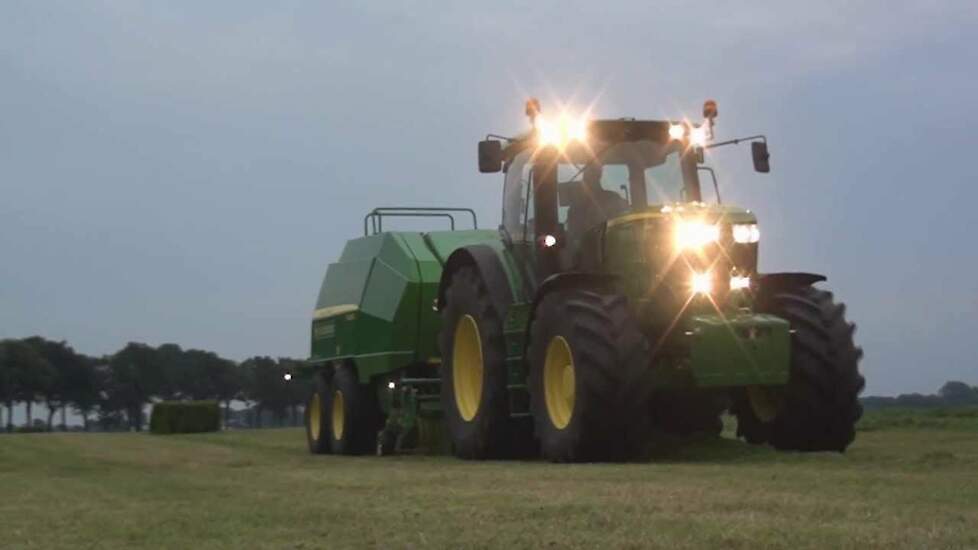 John Deere 6190R en John Deere 1424C grootpakpers Trekkerweb