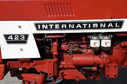 De 423 is van 1972. Hij heeft een driecilindermotor van 42pk. De trekker heeft een andere neus en ander dashboard dan de 523. Ook is de naam McCormick verdwenen.