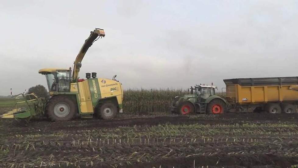 KRONE BiG X 700 even trekkracht testen Trekkerweb