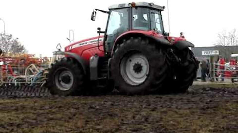 Massey Ferguson Driving Experience Trekkerweb in de modder