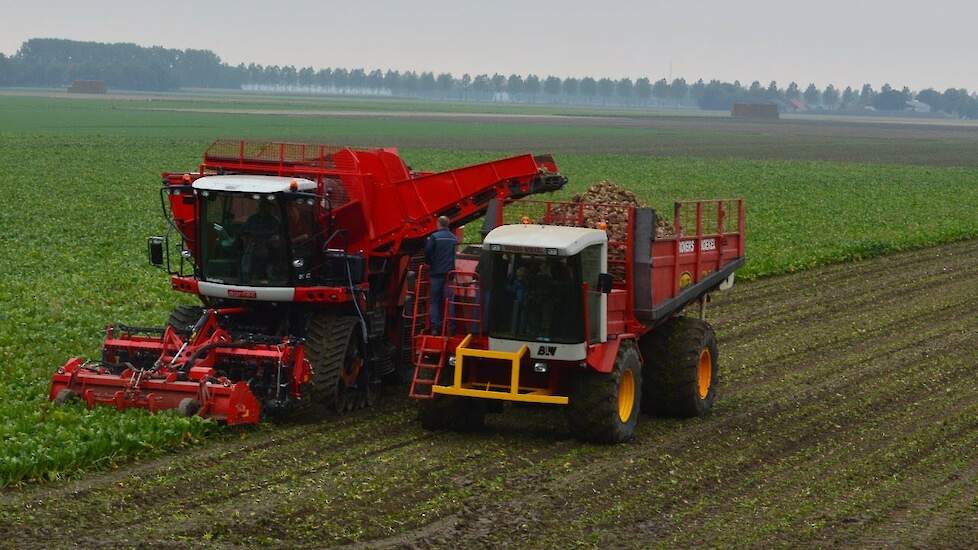 Overlaadwagen van loonbedrijf Vos uit Bant  Trekkerweb