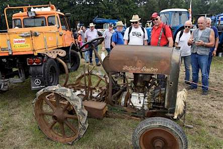 Dit trekkertje van het fameuze Franse automerk De Dion Bouton uit 1905 trok veel bekijks.