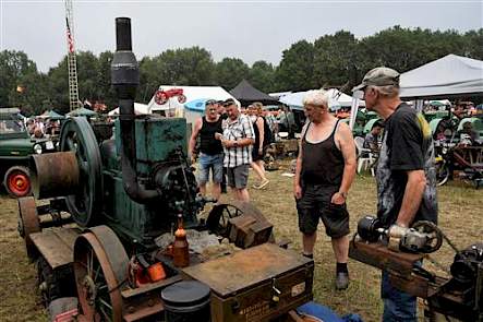 Al vanaf het eerste festival in 1980 is er ook altijd een behoorlijke collectie stationaire motoren op het IHF te zien. De organiserende vereniging heet ook niet voor niets: historische motoren- en tractorenvereniging.
