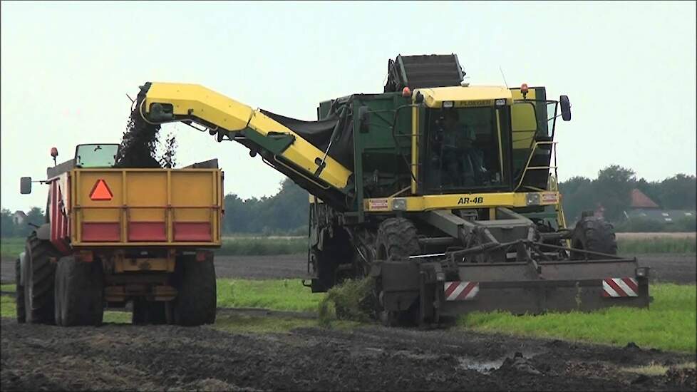 Een rooimachine lossen doe je zo ? ! Trekkerweb