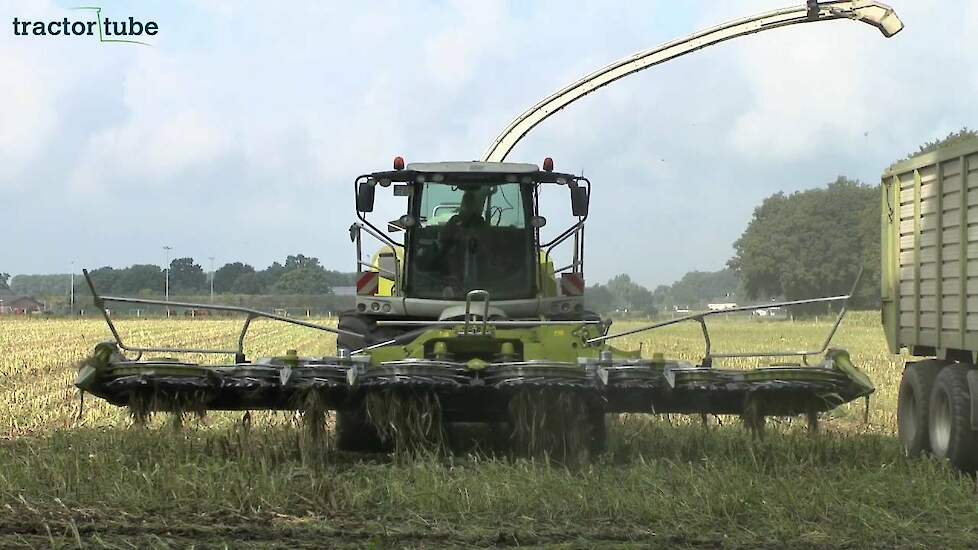 Loonbedrijf Terhuf met Claas jaguar 970 en JCB op de bult Trekkerweb