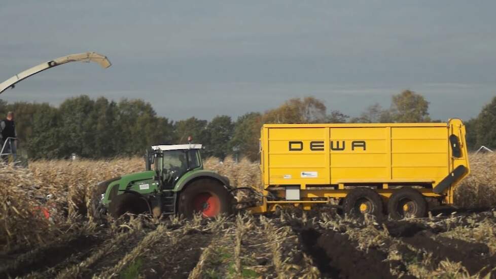 Fendt 933 met Dewa op extreem nat perceel Trekkerweb