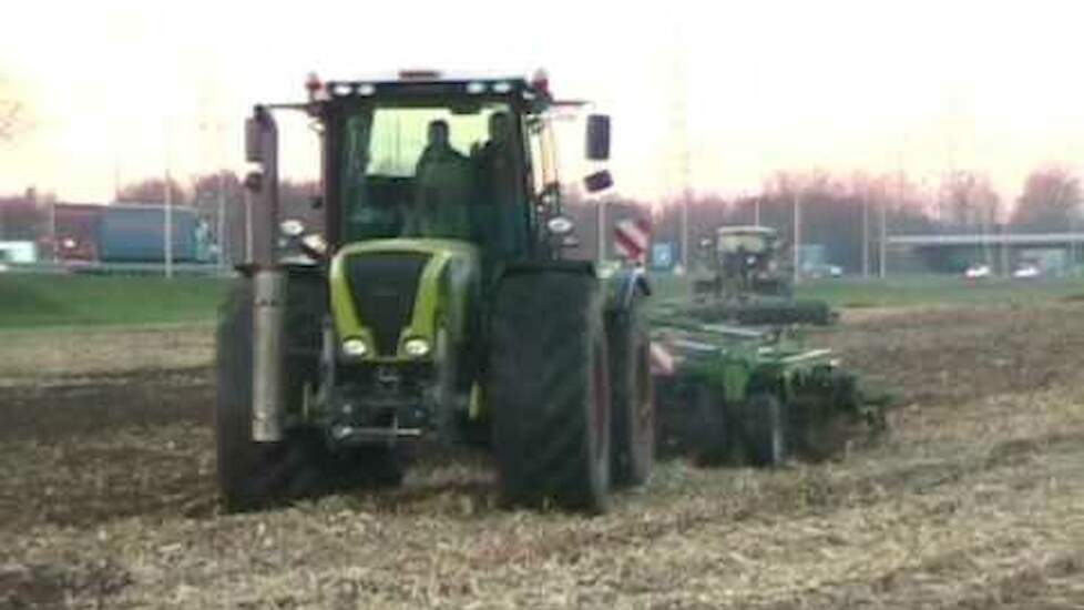 Claas Xerion met Amazone Trekkerweb.nl