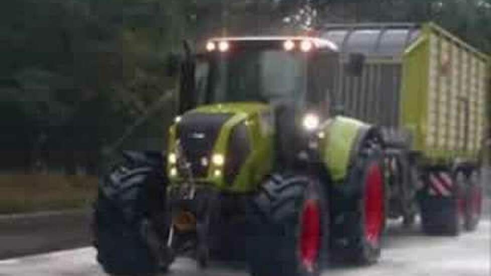 Claas AXOS en Claas AXION op de slipbaan