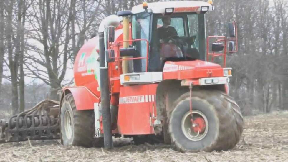 Bouwland bemesten met Vervaet Hydro Trike van Hal Trekkerweb