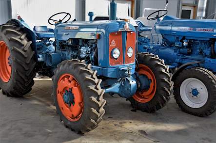 Ook bijzonder is deze Fordson Super Major met voorwielaandrijving van Roadless en ge&iuml;ntegreerde wielgewichten in de voorwielen.