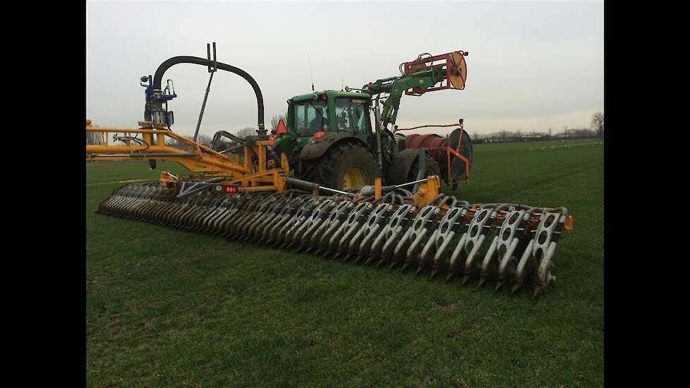 Huisman Venhuizen met John Deere 6830 en Agrometer sleepslang bemester Trekkerweb  user submission