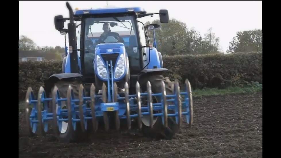 New Holland RTK GPS vergelijking GPS en normaal sturen video Trekkerweb product video