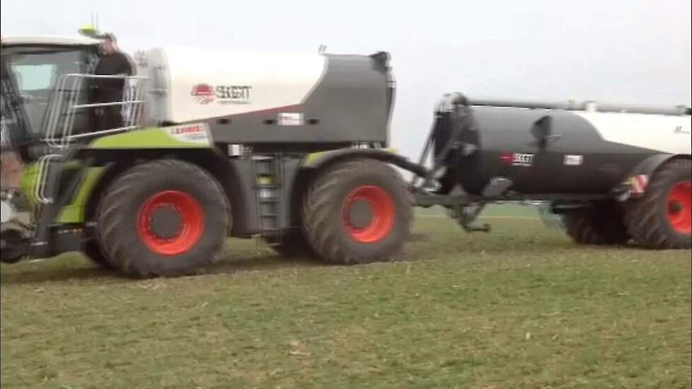 Nieuwe Claas Xerion 4000 met SGT opbouw Trekkerweb user submission