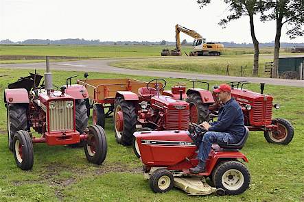 De Cub Cadet is eigenlijk een zitmaaier, die vooral onder jongeren aan populariteit wint als hobbytrekkertje