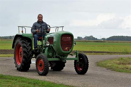 In de graanschuur van Koopman is ook nog plaats voor de Güldner van een bevriend hobbyist.