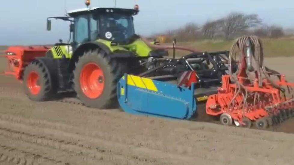 Spitten op Texel met Imants en Claas Arion 640