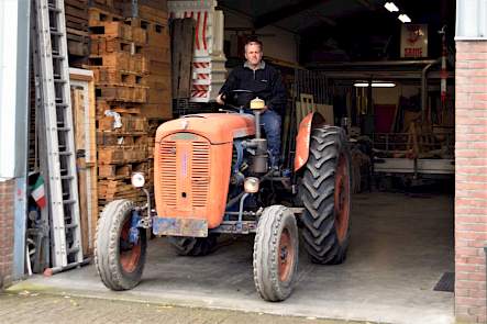 De Ariete wordt naar buiten gereden voor de fotosessie.