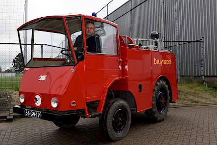 De Samecar is nieuw gekocht door de Bruynzeelfabriek in Zaandam, waar hij dienst deed als bedrijfsbrandweerauto.